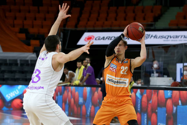 更深刻地反 更深刻地反